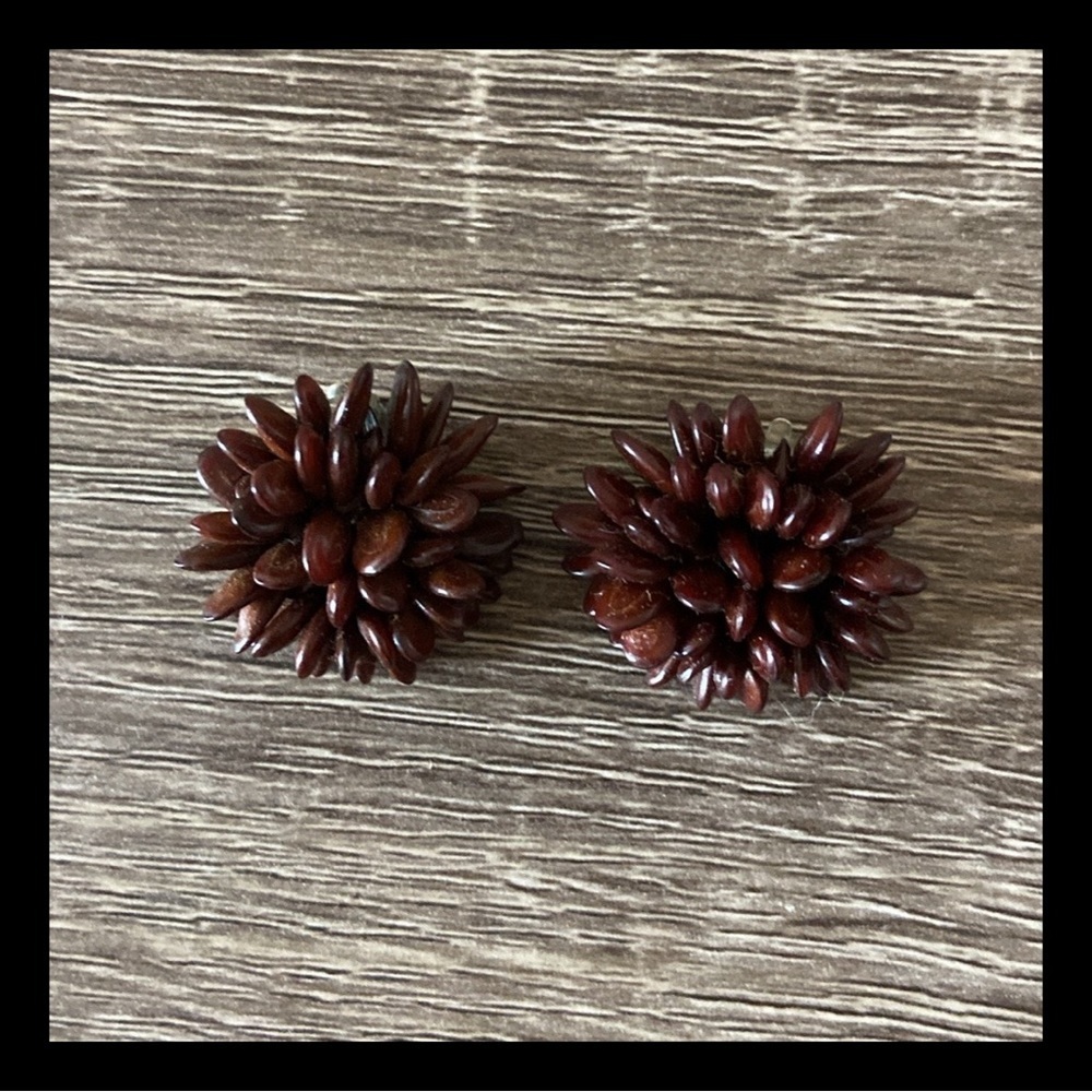 Vintage 80s brown wood bead floral clip-on earrings retro jewelry whimsigoth